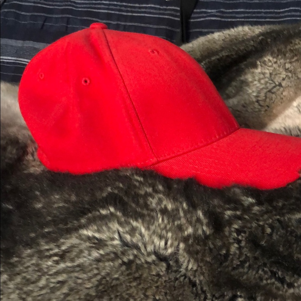 Red baseball cap - Picture 2 of 2
